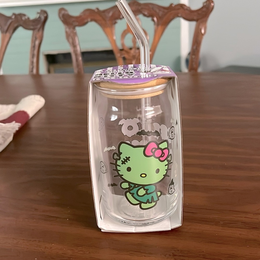 Halloween Hello Kitty Class Tumbler !